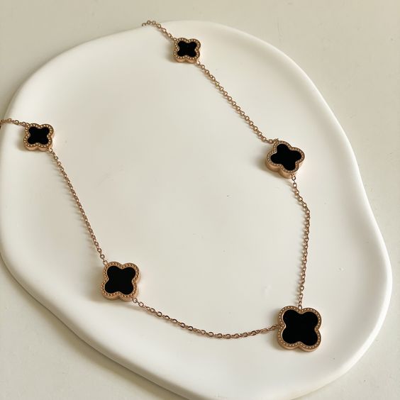 Colier Van Luxy Black