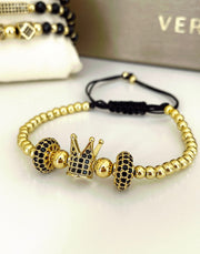 Bratara model margele aurii si coroana cu pietricele negre